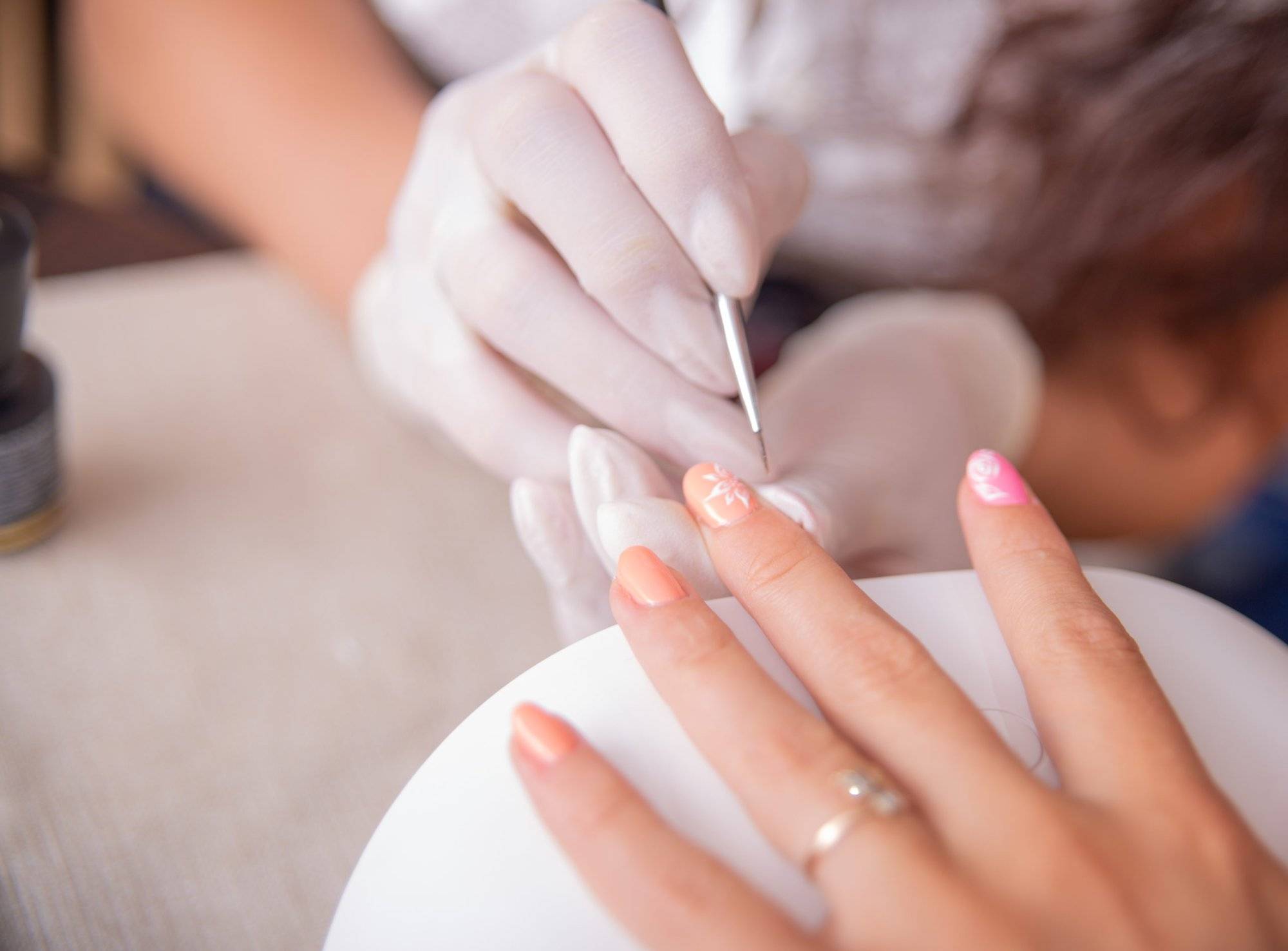 painting on manicure. Beauty procedure painting on manicure. Beauty procedure